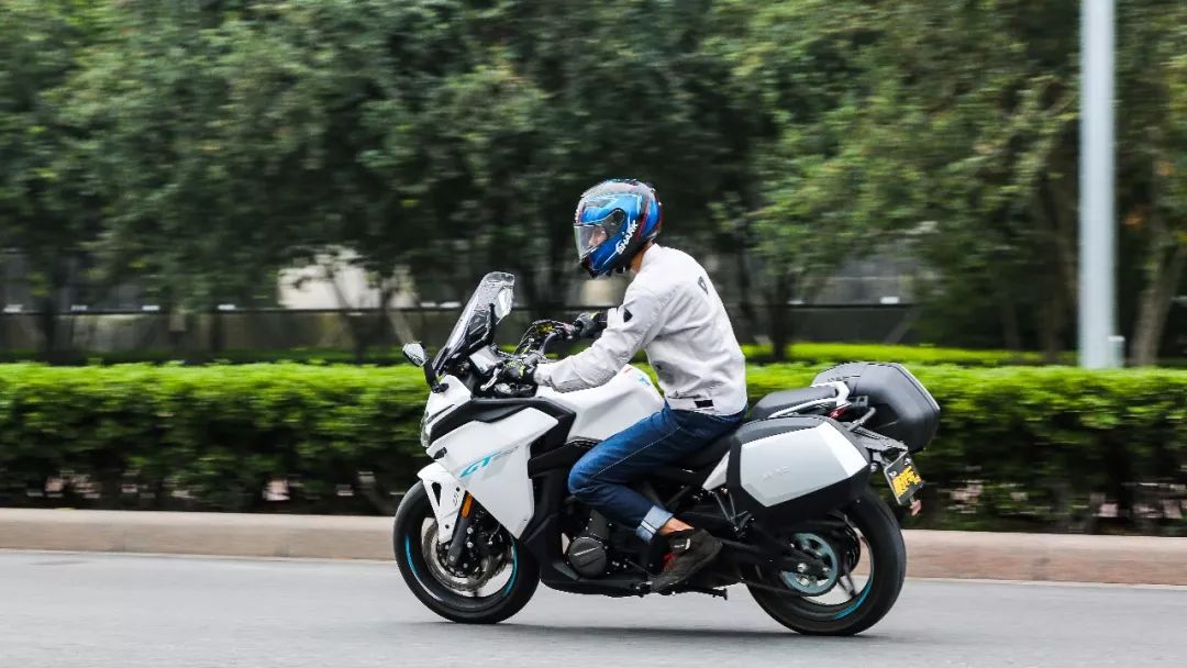 车评:春风650GT,一款自带“嗨”点的运动旅行车