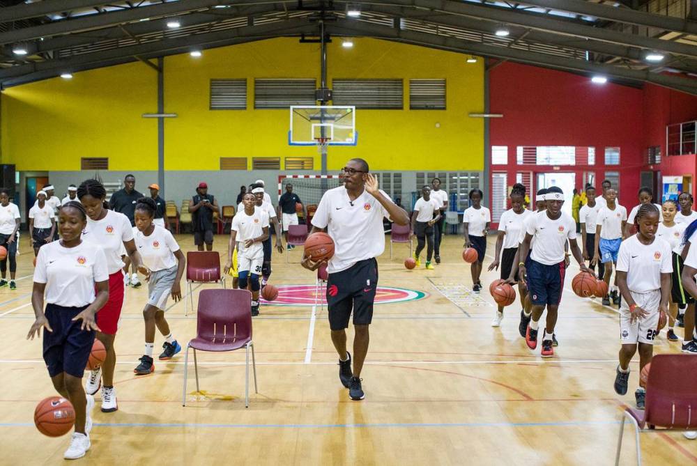 喀麦隆在nba篮球队员有哪些(回馈家乡！西亚卡姆7年首回喀麦隆并举办训练营)