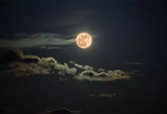 荐读 | 十五的月亮十六圆，今晚赏月时你会想起这些古诗吗？