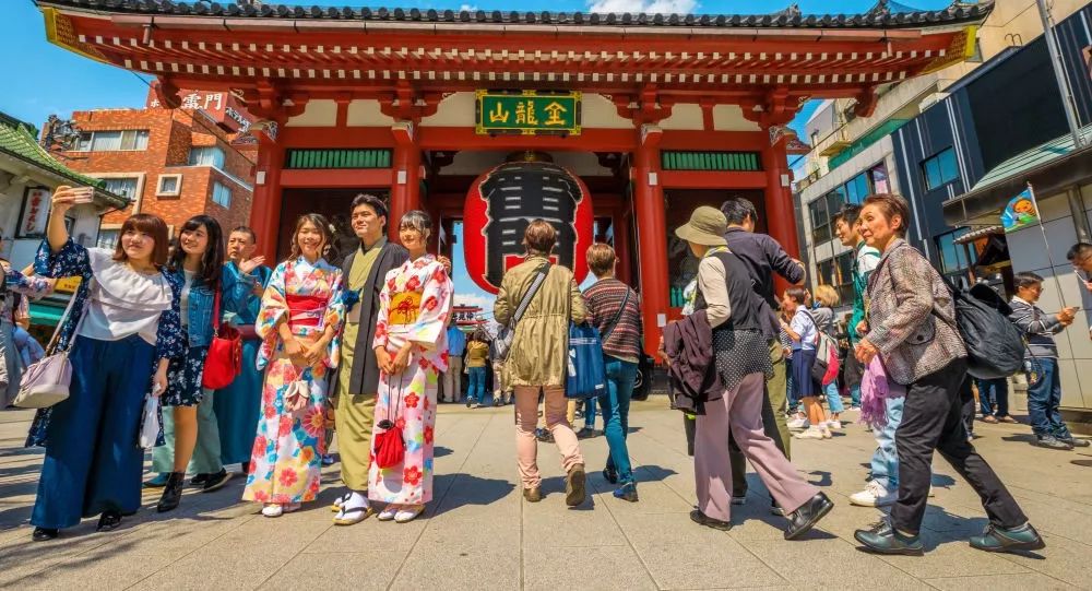 一外国人来日租房，将2.4㎡的小公寓改造成一房一卫一厅惊呆网友