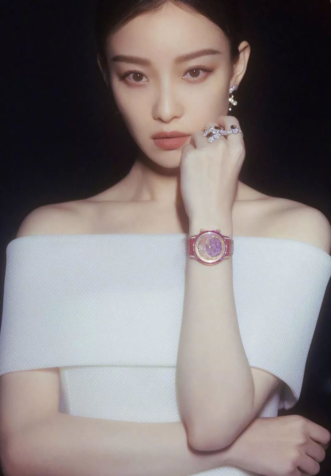 殷桃正面开怼唐嫣"少女感",30 女明星只有少女脸一条路?