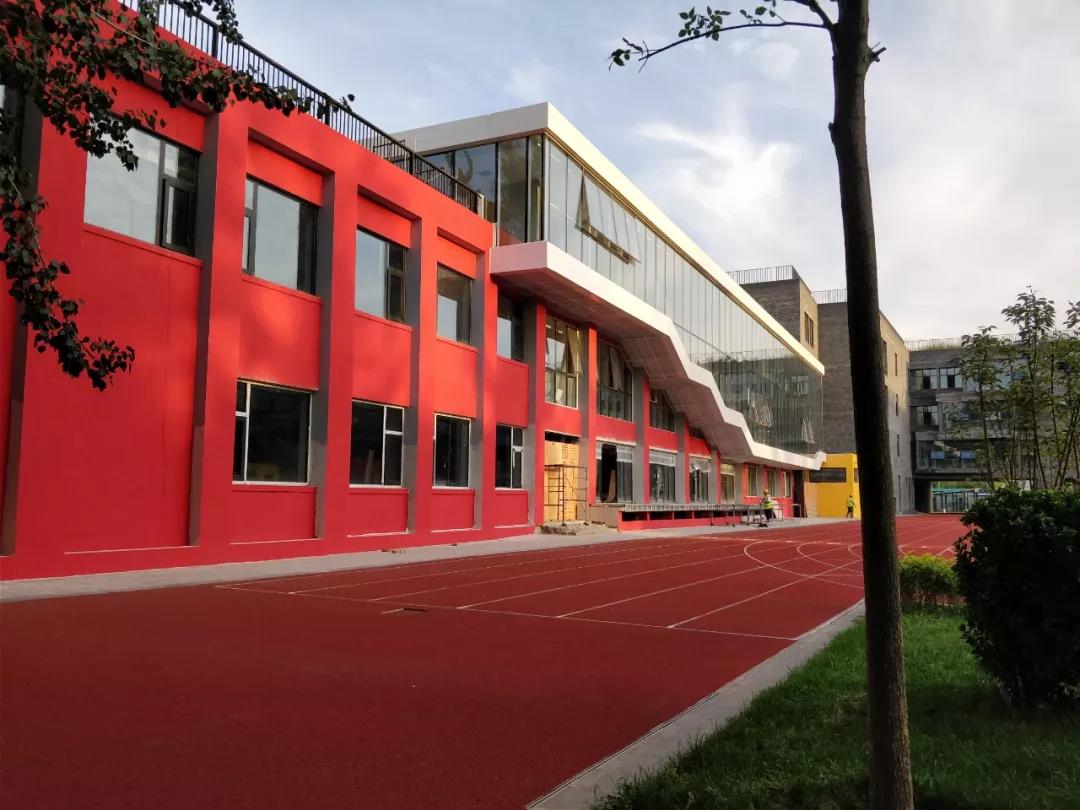 校园装修环评质量未过关仓促入学？北大附中实验学校逾百名初中生身体现异常