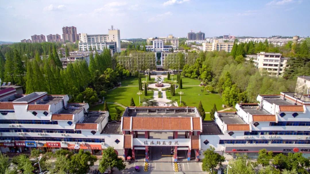 跟小编走吧！小编带你看看河南高校的大门！你最喜欢哪个高校的大门？