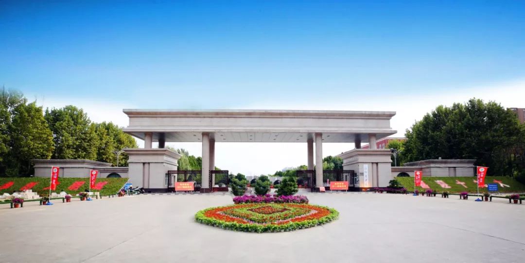 跟小编走吧！小编带你看看河南高校的大门！你最喜欢哪个高校的大门？