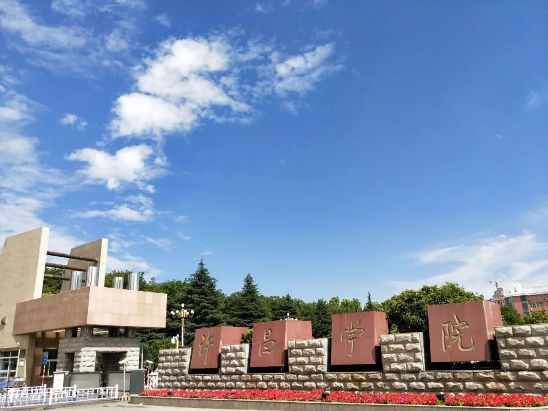 跟小编走吧！小编带你看看河南高校的大门！你最喜欢哪个高校的大门？