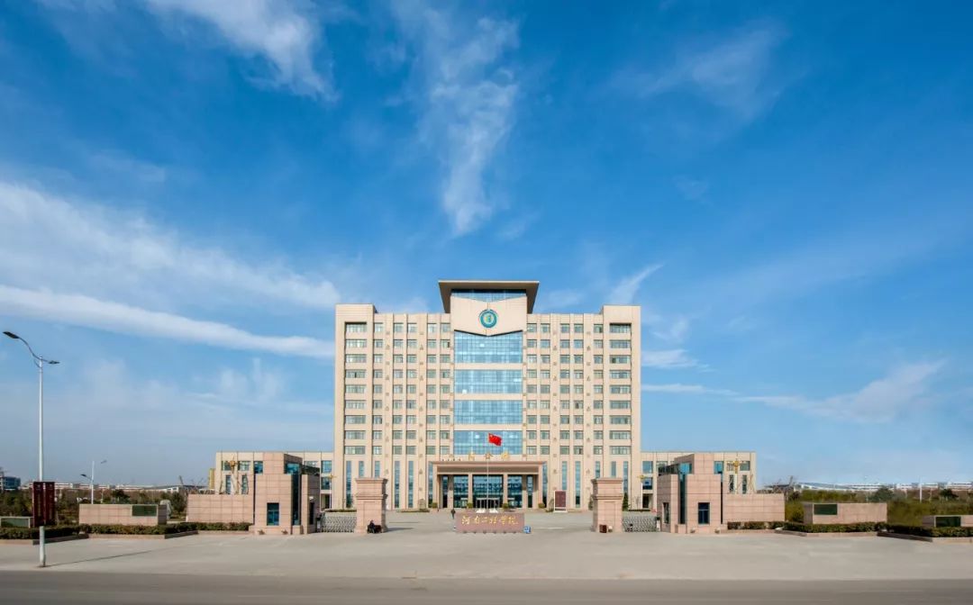 跟小编走吧！小编带你看看河南高校的大门！你最喜欢哪个高校的大门？