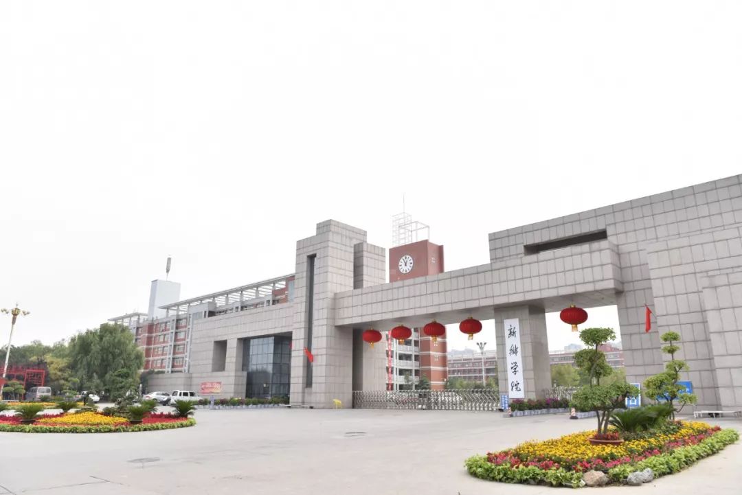 跟小编走吧！小编带你看看河南高校的大门！你最喜欢哪个高校的大门？