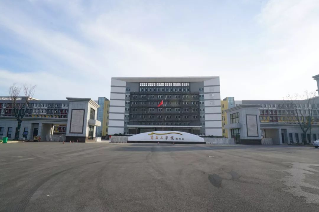 跟小编走吧！小编带你看看河南高校的大门！你最喜欢哪个高校的大门？