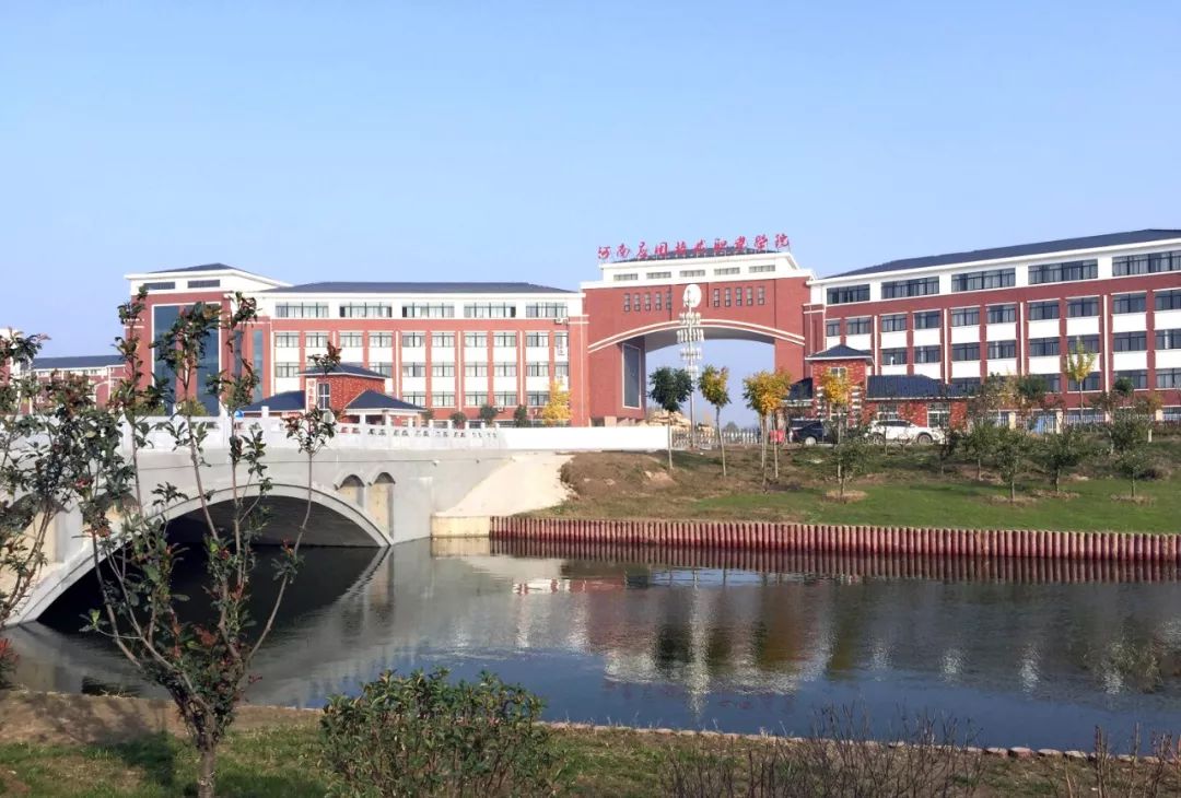 跟小编走吧！小编带你看看河南高校的大门！你最喜欢哪个高校的大门？
