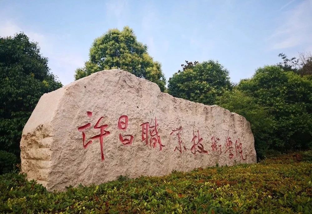 跟小编走吧！小编带你看看河南高校的大门！你最喜欢哪个高校的大门？