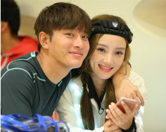 李小璐PGone親密視頻曝光 李小璐夜宿門事件實錘婚內出軌 李小璐賈乃亮離婚了？