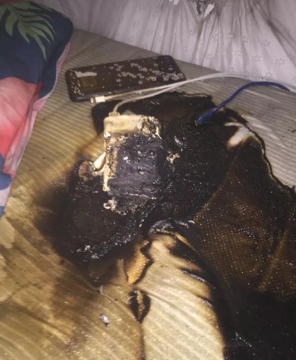 充电宝在床上自燃,惊魂一幕就发生在大学宿舍