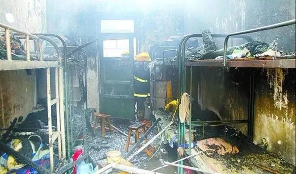 充电宝在床上自燃,惊魂一幕就发生在大学宿舍