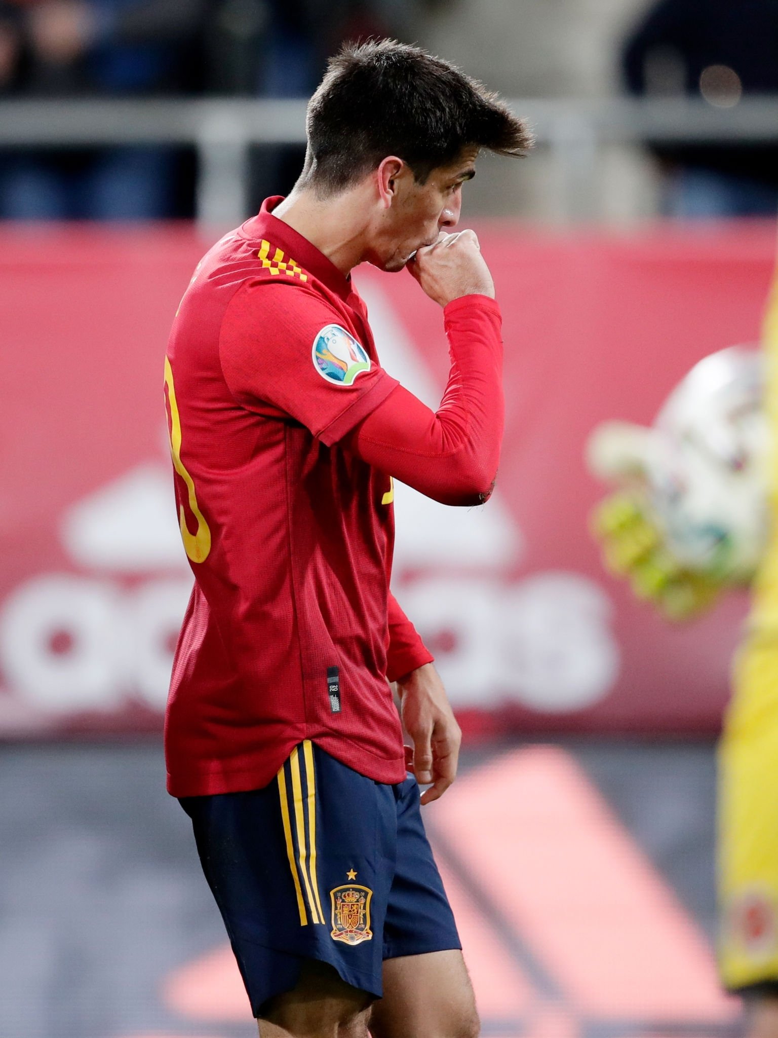 莫雷诺助攻帽子戏法(改行喂饼也不错!杰拉德-莫雷诺上演助攻帽子戏法)