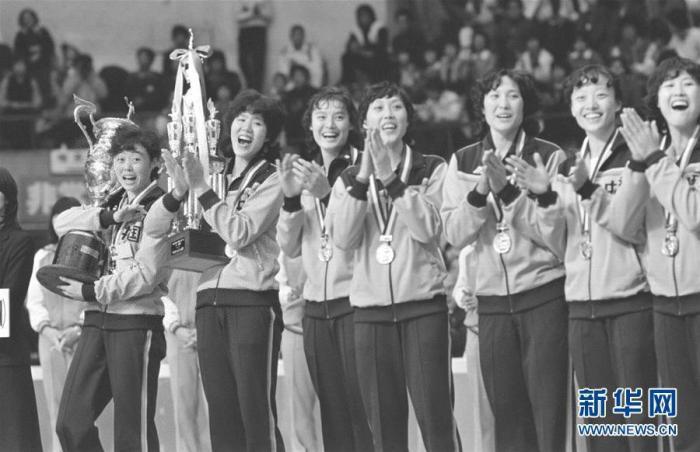 1981年女排世界杯3号是谁(三十八载过，十冠已在手！今天属于中国女排)