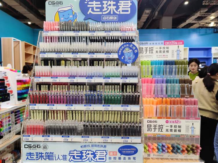 钢笔墨水可擦拭，直液笔取代中性笔……这些文具新趋势你get了吗？