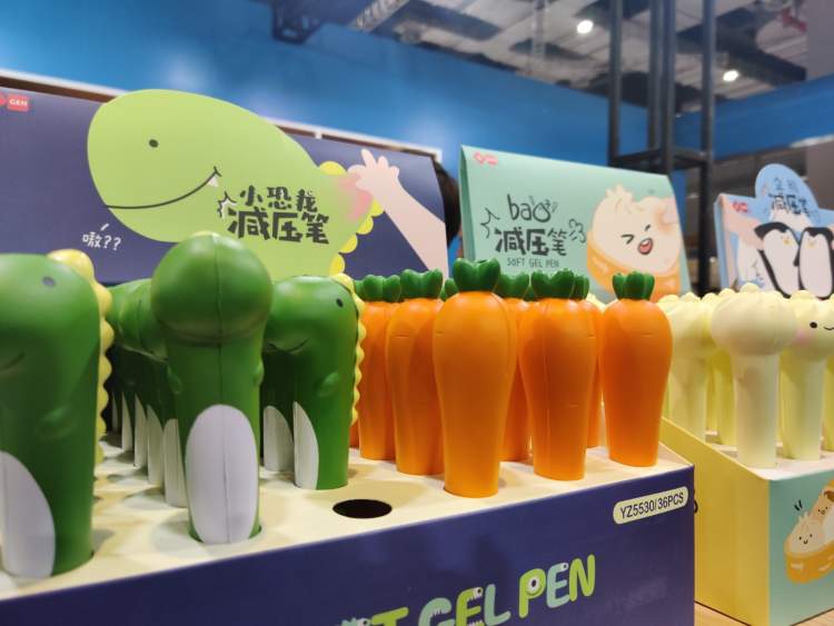 钢笔墨水可擦拭，直液笔取代中性笔……这些文具新趋势你get了吗？