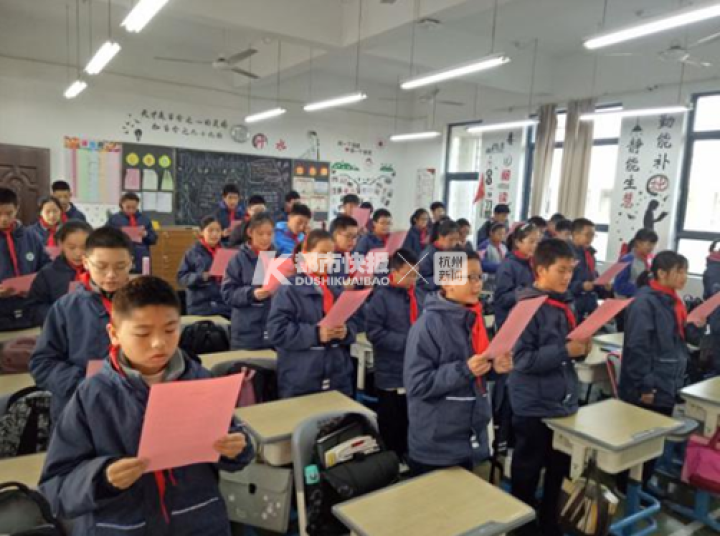 丁兰实验中学学生为58路公交手绘了一张路线图，并体验了公交司机的一天