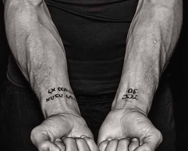 库里小腿新增纹身,三种动物指代三个孩子