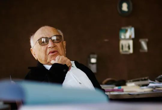 被美国忽悠了有多可怕？80名高中生引发国家大骚乱！只因30年前埋下一颗雷