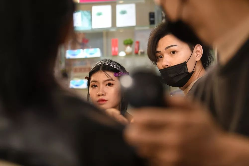 解放西路见过最多妹子素颜的男人，遇到“要化恶毒后妈妆”的女孩