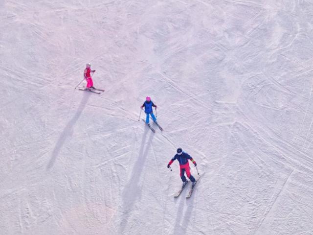 冬奥会临近带火了滑雪游，国内哪些滑雪场值得推荐？滑雪达人帮你“拎重点”