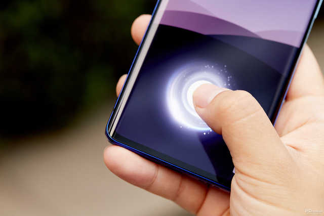 [pconline 专业评测]当屏幕指纹识别面世后,它就注定成为了改变手机