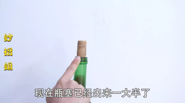 没有开瓶器怎么开红酒瓶最简单