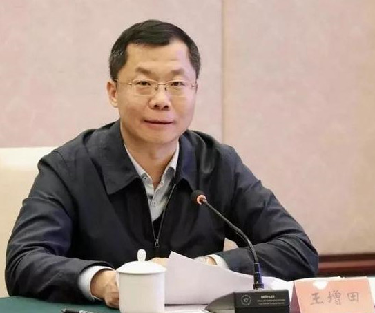 不戴口罩聚众打牌、隐瞒家人武汉返回信息，多位官员防疫不力被查