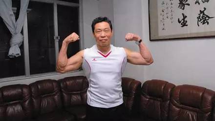 钟南山年龄(84岁的钟南山"浑身肌肉很罕见",耄耋之年的"男神"背后有啥