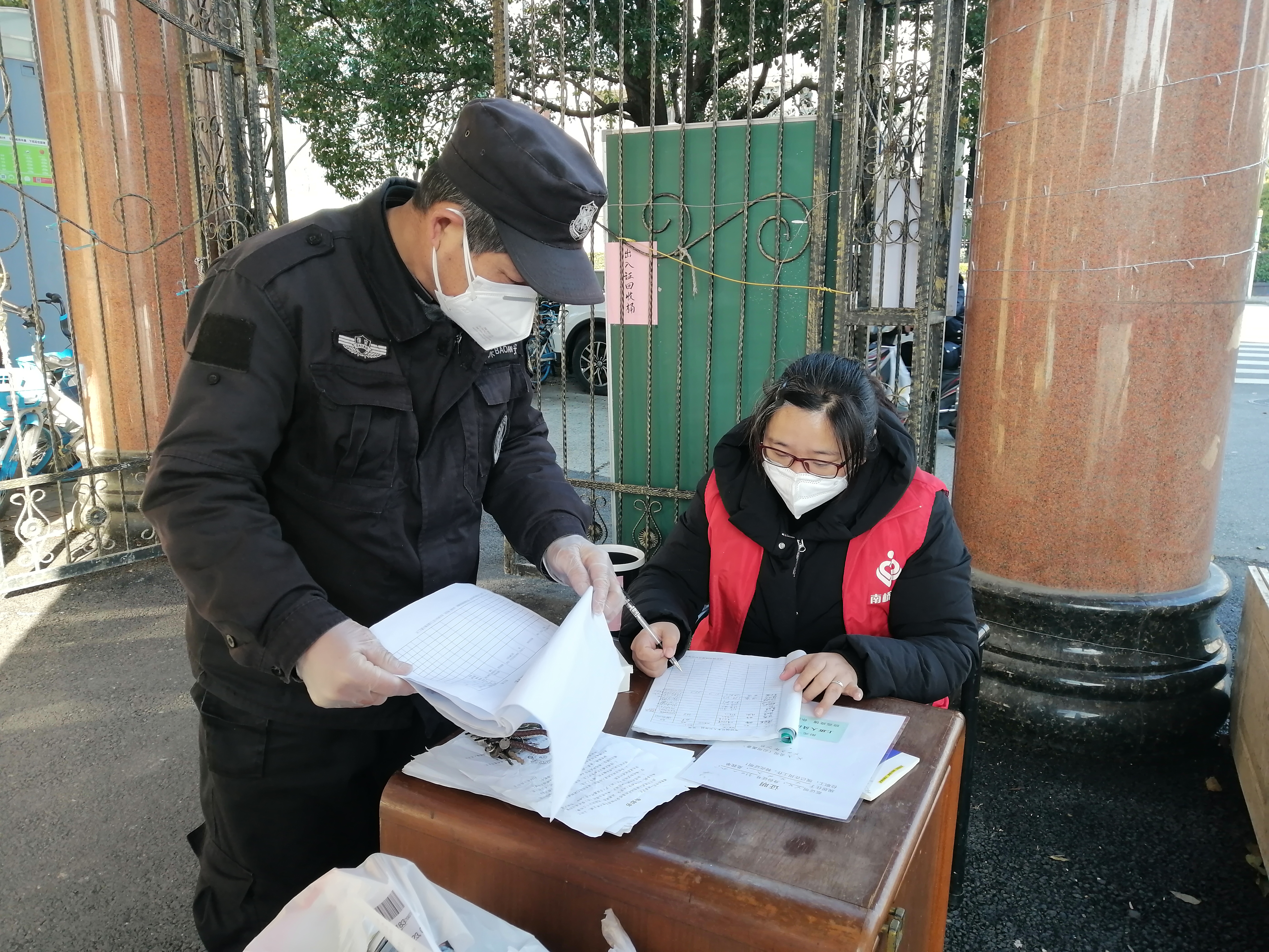 战疫40多天，上海社区女干部的这些瞬间