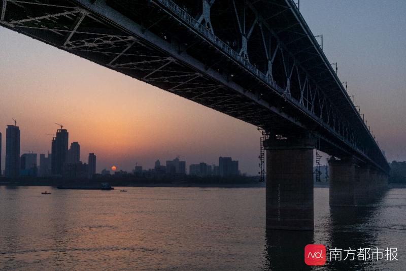 武汉封城近两个月，全球20个国家宣布进入紧急状态