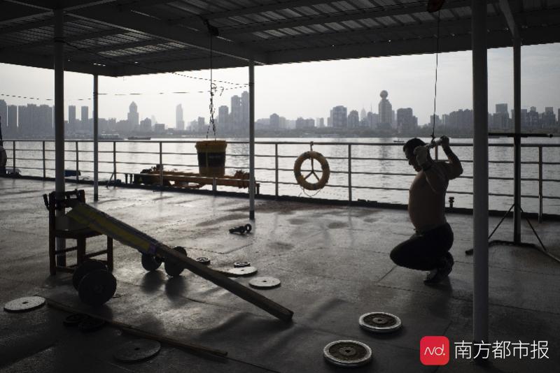 武汉封城近两个月，全球20个国家宣布进入紧急状态