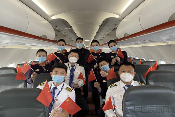天津航空如约赴恩施迎接106名天津医护人员凯旋