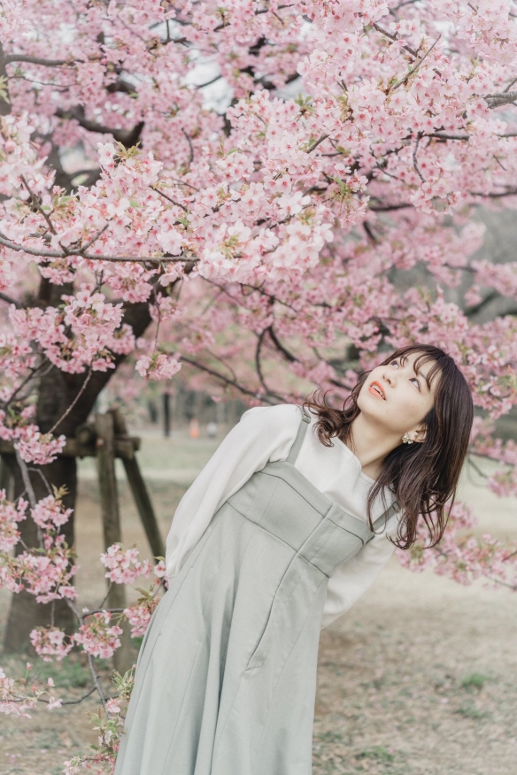 日本女大学生(日本2020年最美女大学生选出！清纯美女 西脇萌 夺冠)