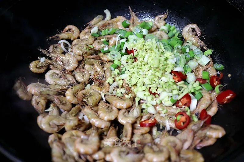 爆炒蛎虾：酥香入味，做法超简单，春季吃正当时