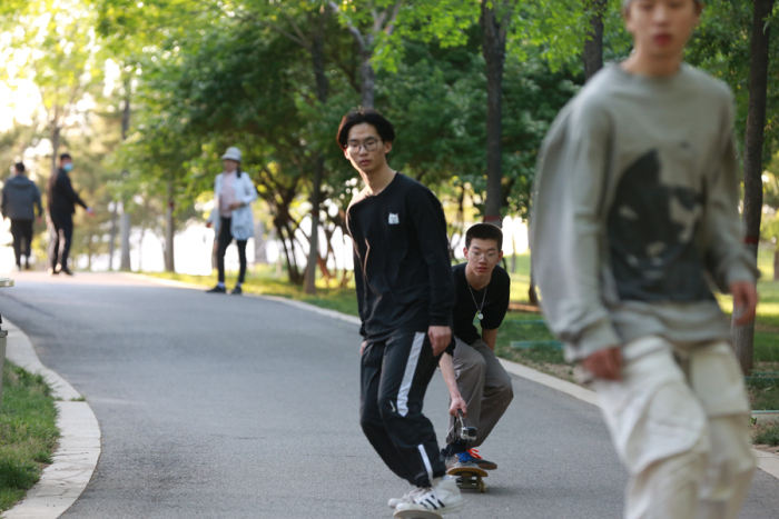 「一面」滑板上的青春：像少年啦，飞驰