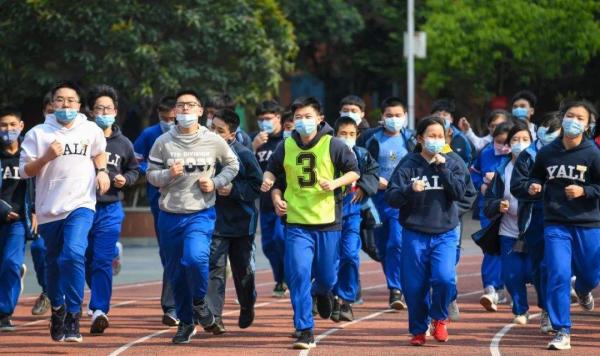 意甲对韩国人有什么禁令(体坛联播｜多地禁止学生体育课戴口罩，意甲10人新冠呈阳性)