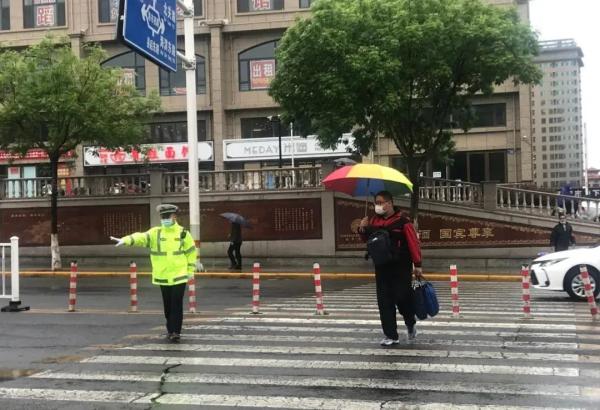 又双叒叕打满全场(紧急提醒！烟台阵风9级 局部大雨或暴雨，注意防范)