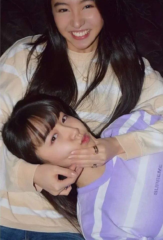 比起木村姐妹模仿爸妈的有爱画面，木村拓哉夫妇20年的神仙爱情我更羡慕