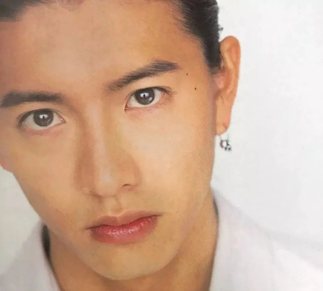 比起木村姐妹模仿爸妈的有爱画面，木村拓哉夫妇20年的神仙爱情我更羡慕