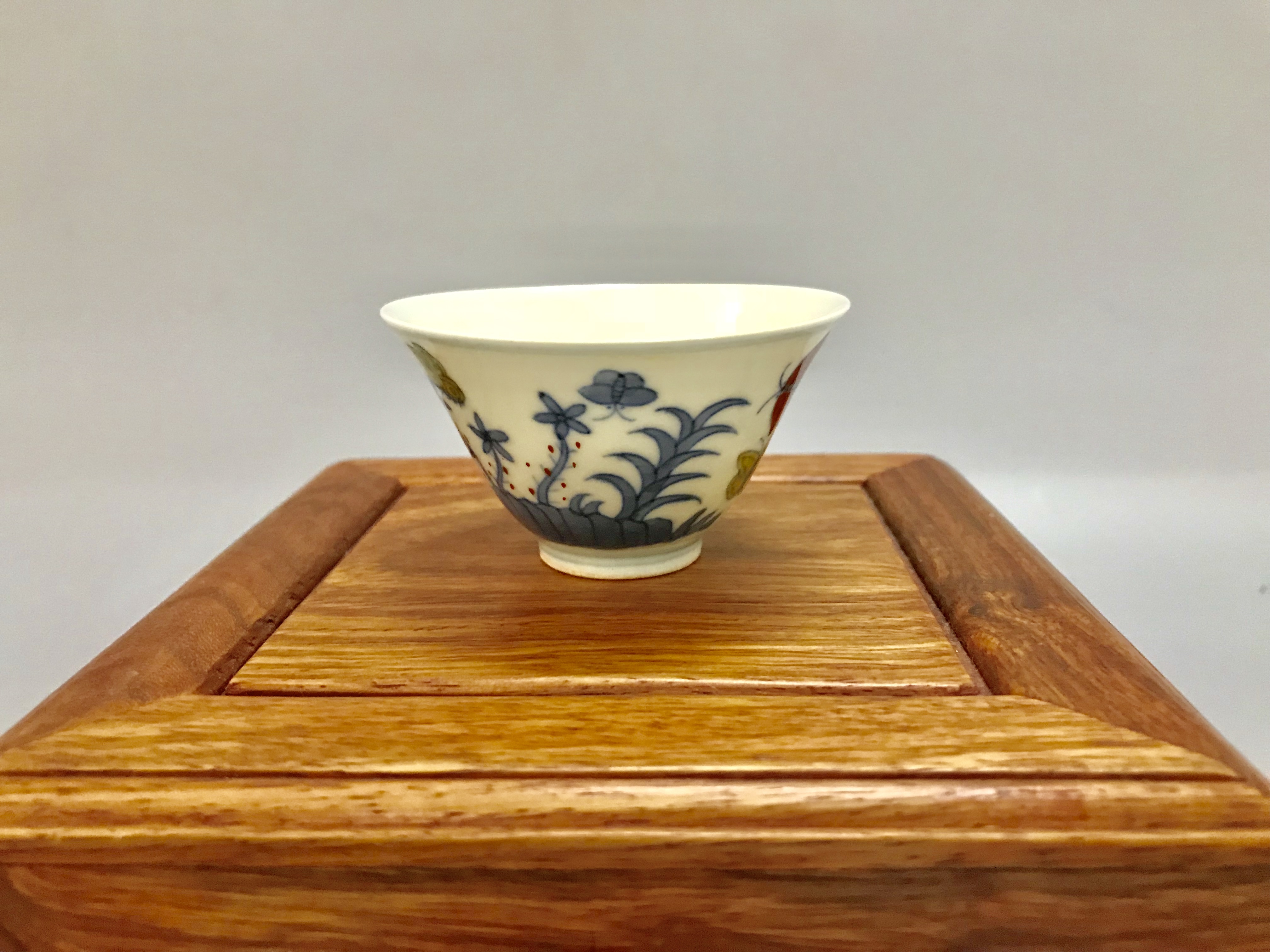 故宫博物院收藏的斗彩三秋杯的年款是 -生活知识库-动动脑