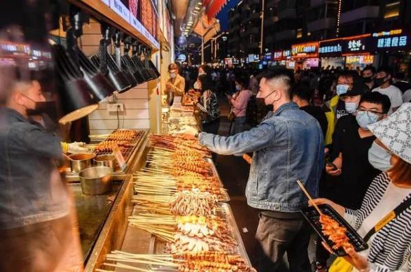 图闻|逛夜市!烟火气回来了