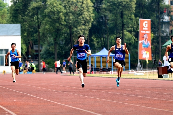 何宇鸿(西南大学或迎史上最强体育单招生！四川小将何宇鸿在百米考试中跑出10秒24)