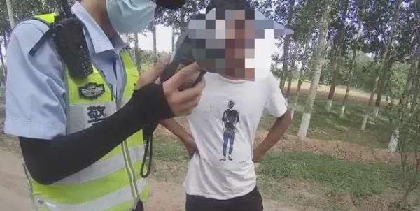 男子酒驾被查“甩锅”菠萝啤