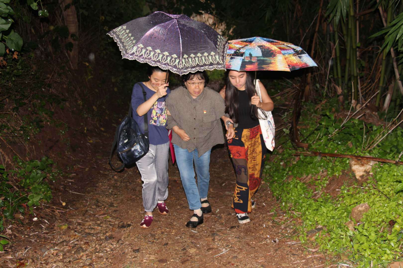 大山里的女校长,让1600多名贫困女孩走进大学