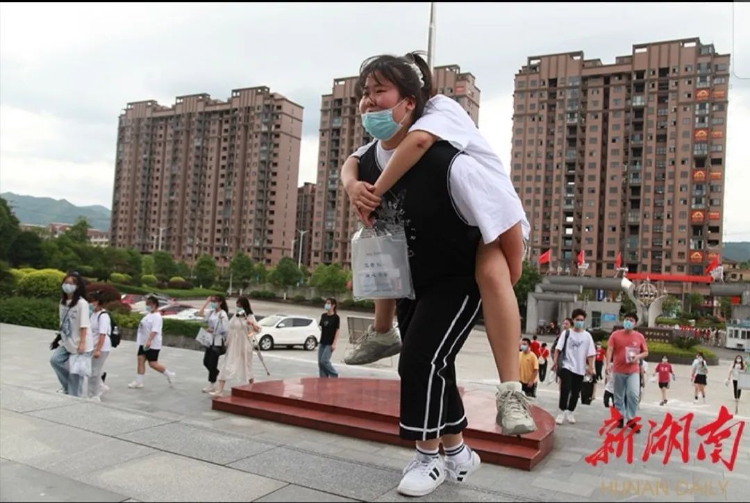 刚刚，2020湖南高考作文题出炉！最全汇总来了！还记得你当年的作文题吗？