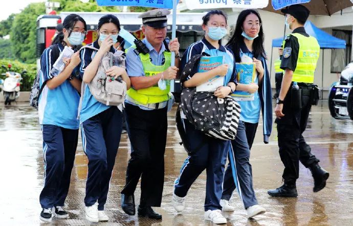 67.4万学子高考，广东交警护航！直击现场