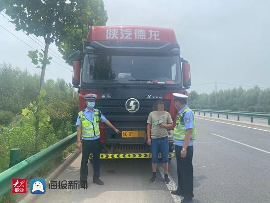伪造变造驾驶证+驾驶与准驾车型不符，这位司机摊上事了