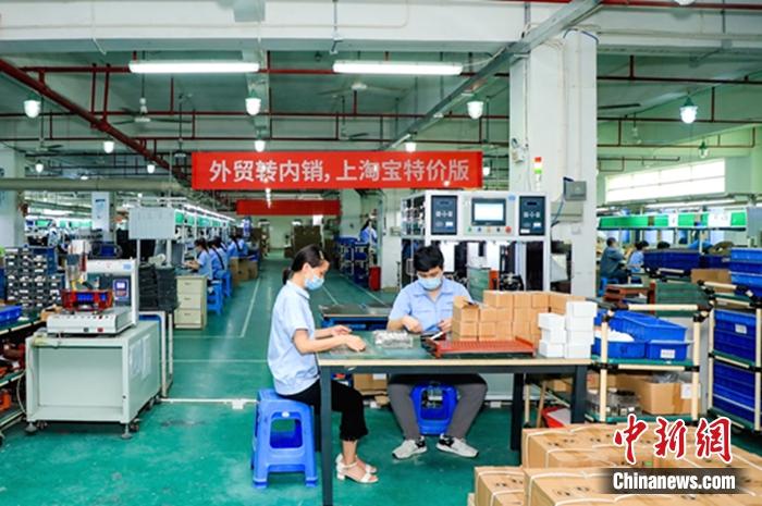 幾元一件的外貿(mào)衣服，國內(nèi)就可網(wǎng)購了！買嗎？